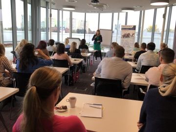 Lucie Spáčilová přednáší