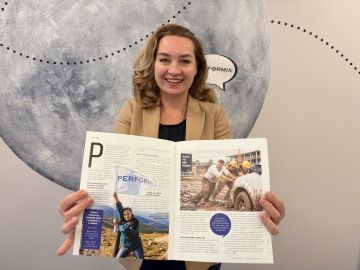 Lucie Spáčilová s časopisem Dobrodružství Personalistiky