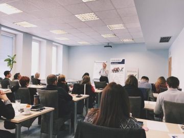 Hana Slačálková na přednášce Jak efektivně vybírat zaměstnance a nekoupit zajíce v pytli